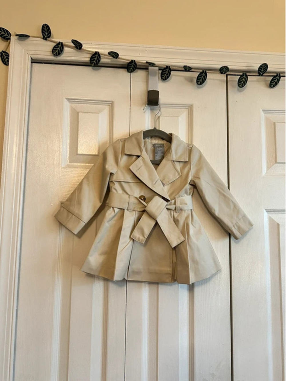 Tahari trench coat, new with tags, 12 months